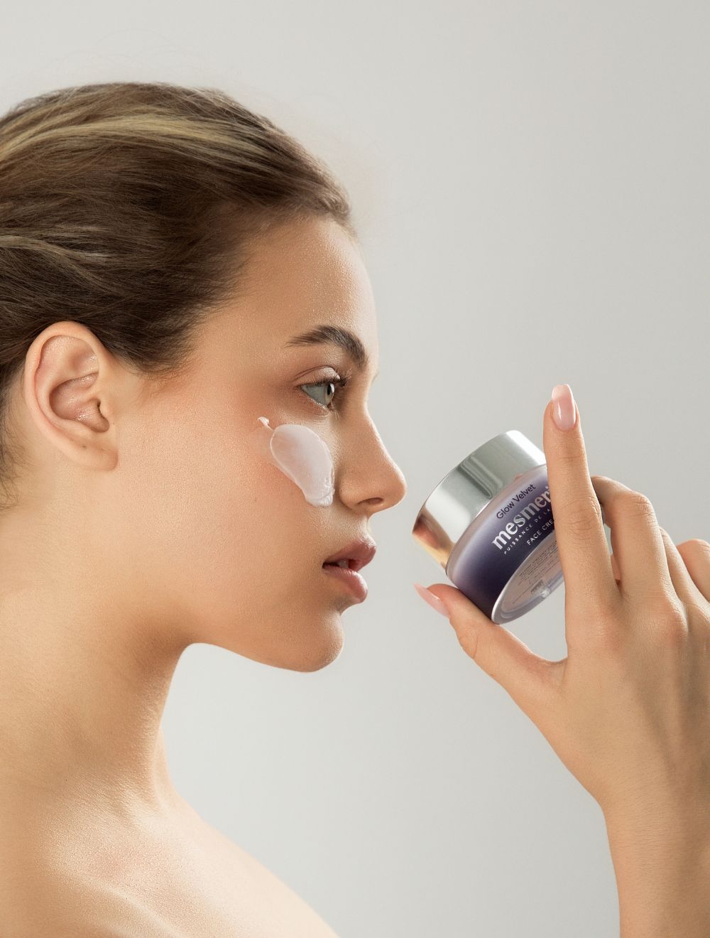 GLOW Velvet krema za umoran ten i neujednačen izgled kože